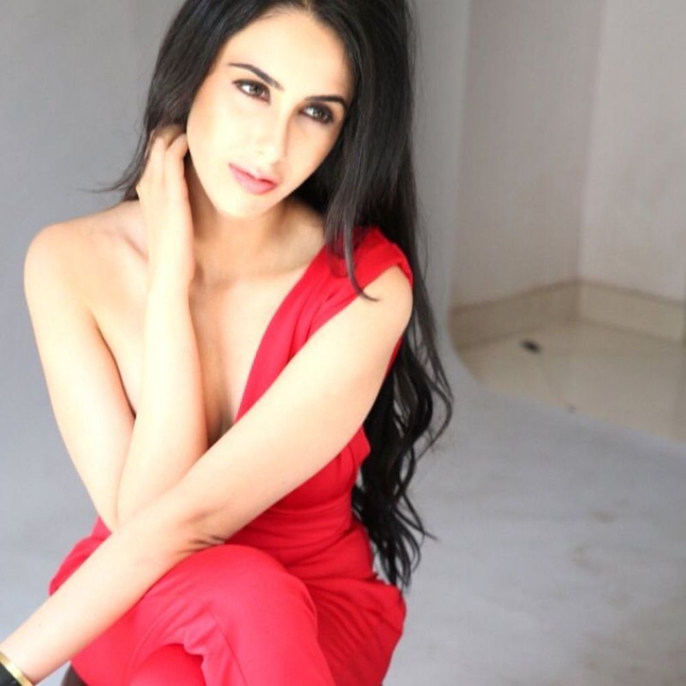 Meet your Posher, Aashna